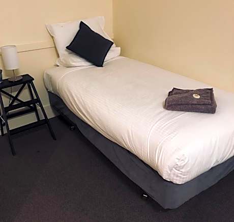 Basic Triple Room with Shared Bathroom