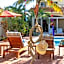 Casa Zarah - Hacienda Family Home - Pool and 2-Block to Beach