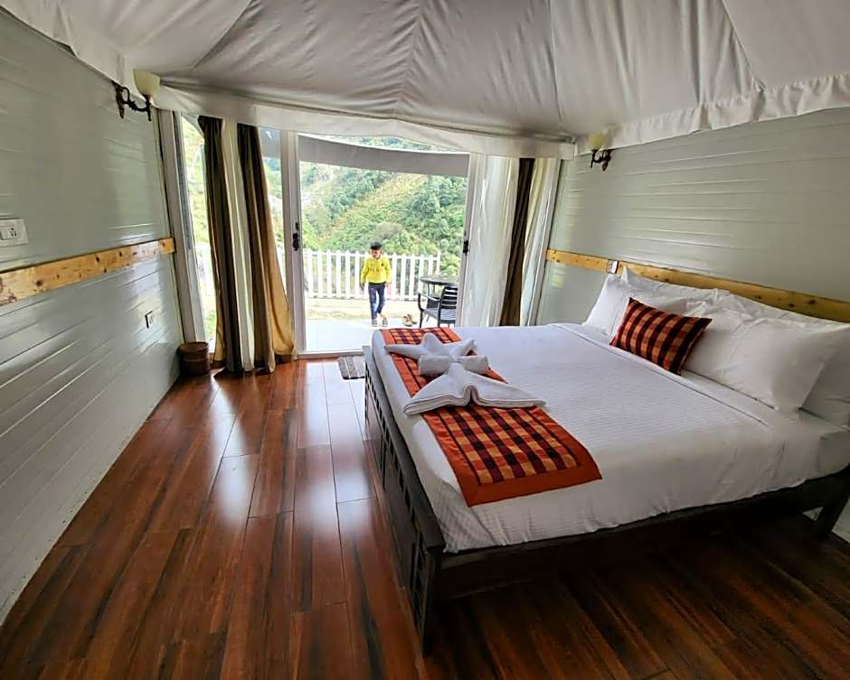 Photo 1 of 4 of Luxury 1 Queen Bed