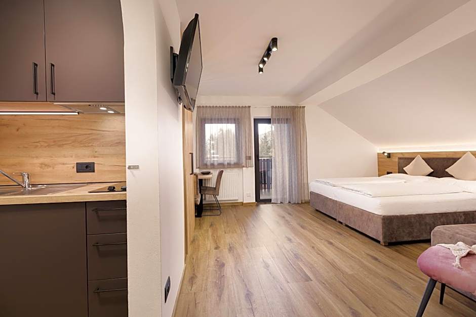 Aparthotel Familiaris - Family Apartments - Pools & Spa in Dolomites