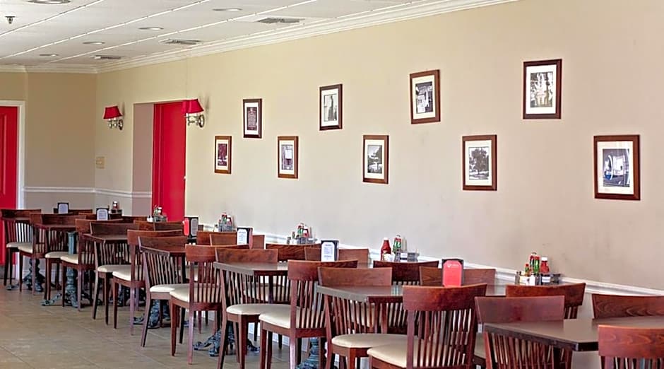 Iberia House & Suites