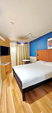 ibis Lyon Est Bron