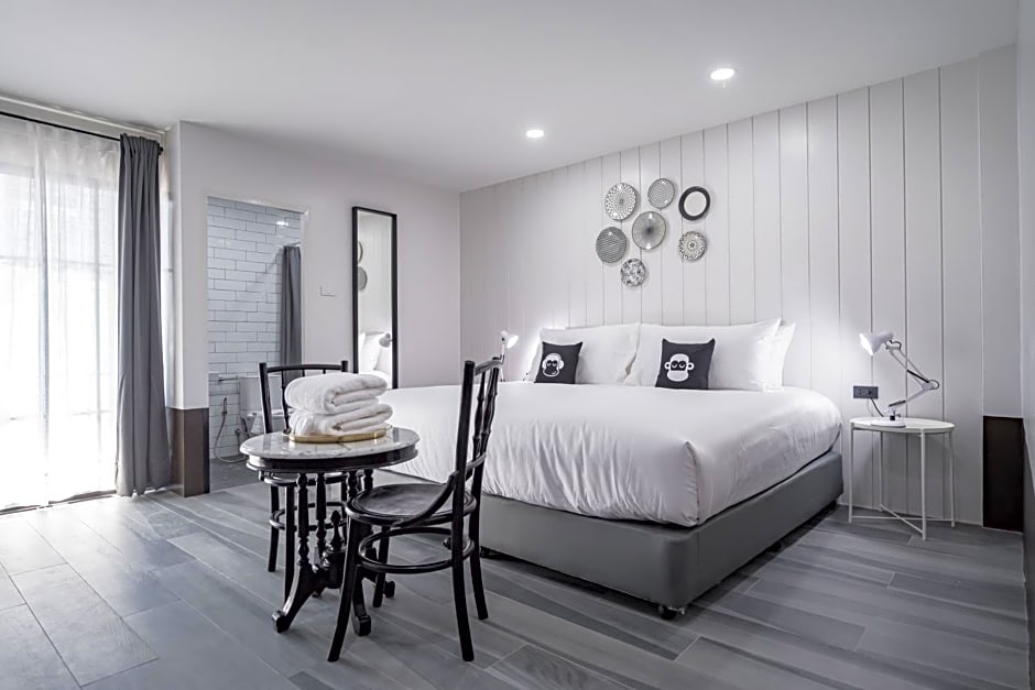 Blu Monkey Boutique Bangsaen