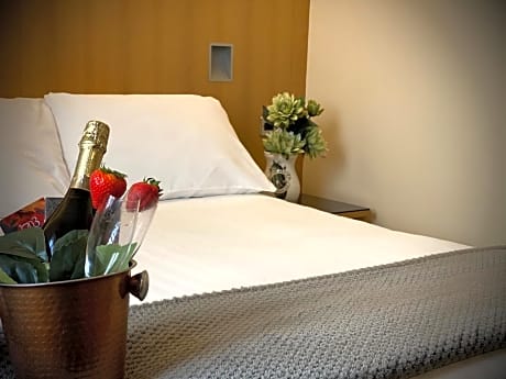 Rooms at 1703