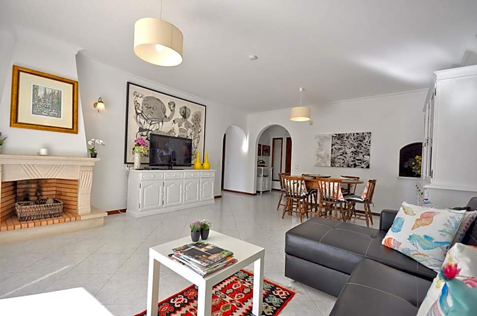 Charming Villa, Private Pool, Walking Distance to Centre, Free AC Wifi