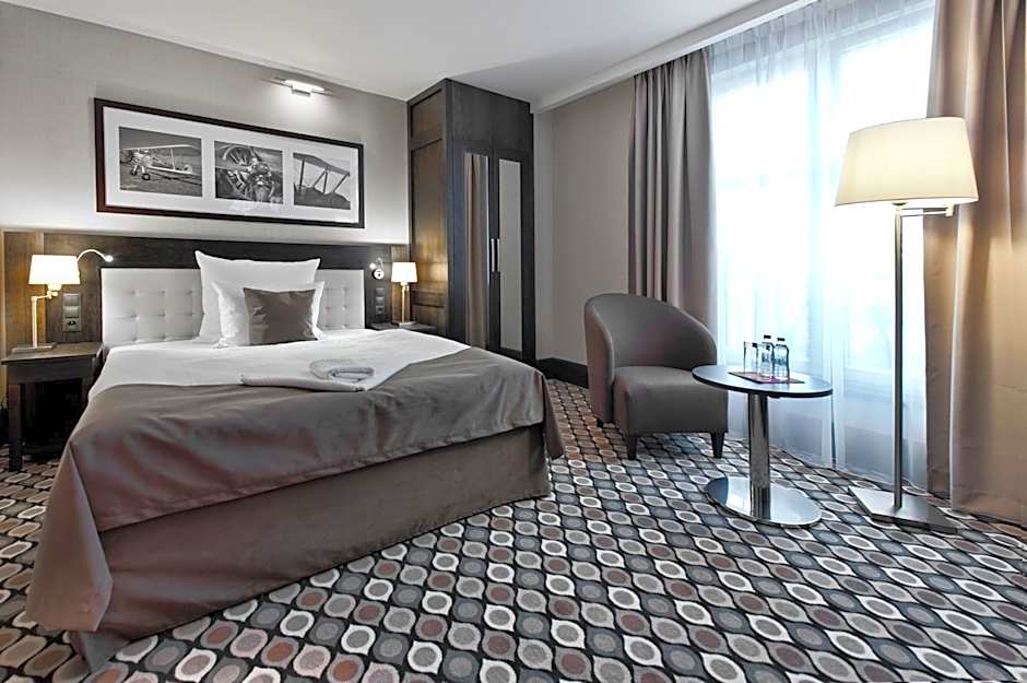 Red Baron Hotel & Restaurant