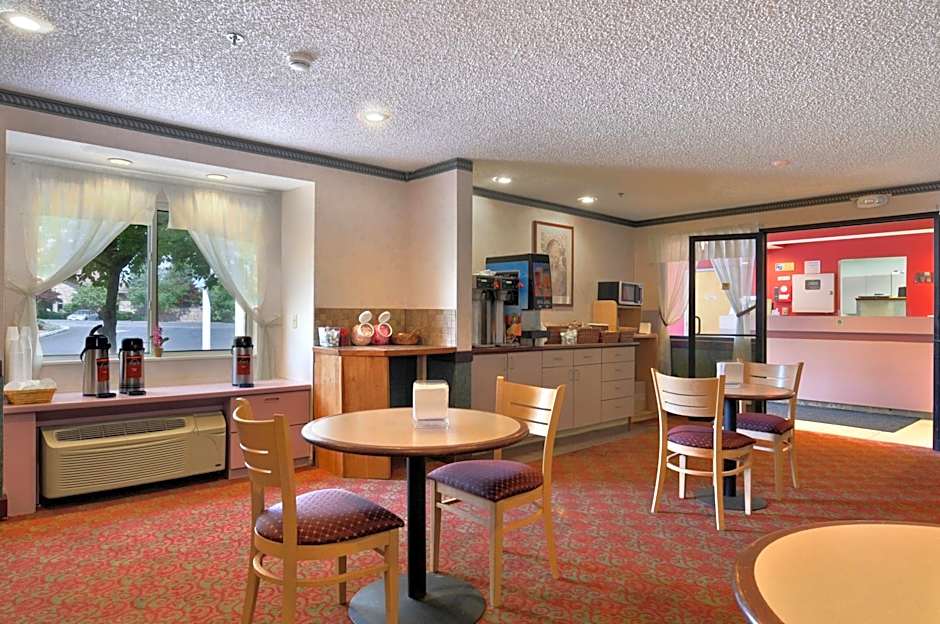 Americas Best Value Inn - East Syracuse