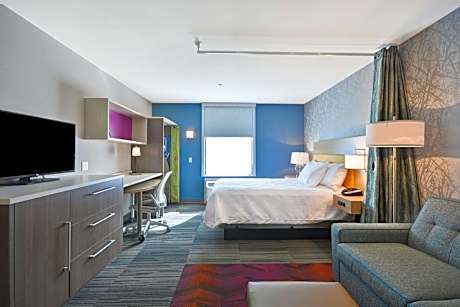 Queen Studio Suite - Hearing Access/Non-Smoking