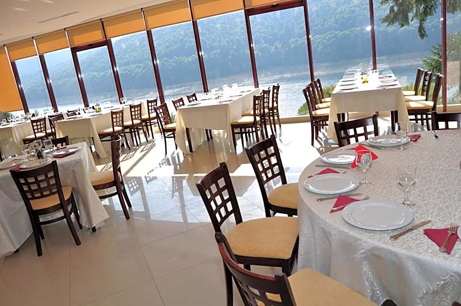 Hotel Valea cu Pesti