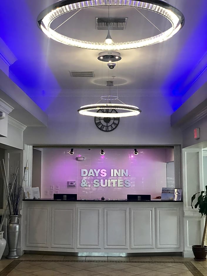 Days Inn & Suites by Wyndham Lakeland