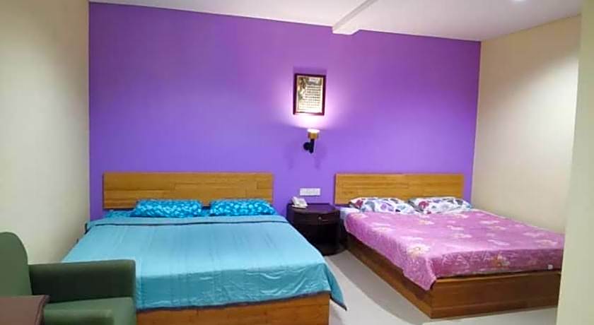 PAVILION INN HOTEL LUMUT