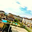 One oasis A2, shortwalk SM MALL Free POOL Kitchen