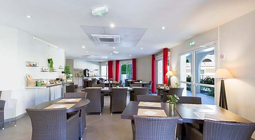 Park & Suites Village Aix-Le Rousset