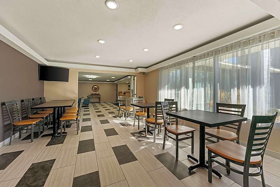 Econo Lodge Rockford Casino Area