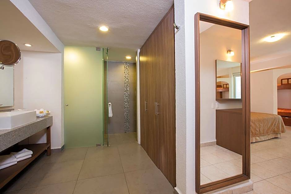 Crown Paradise Club Puerto Vallarta All Inclusive