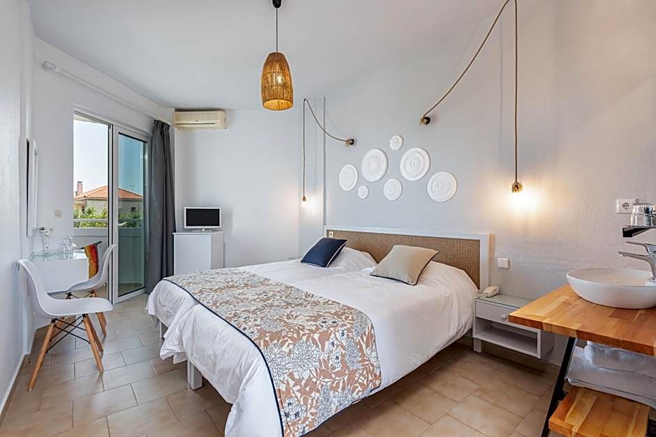 Mrs Chryssana Beach Hotel