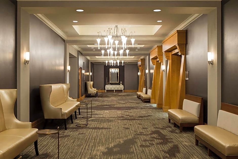 Renaissance Chicago O'Hare Suites Hotel