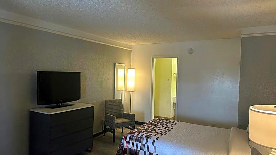 Red Roof Inn San Antonio - South Park