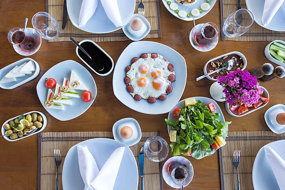 Maya Bistro Hotel & Beach