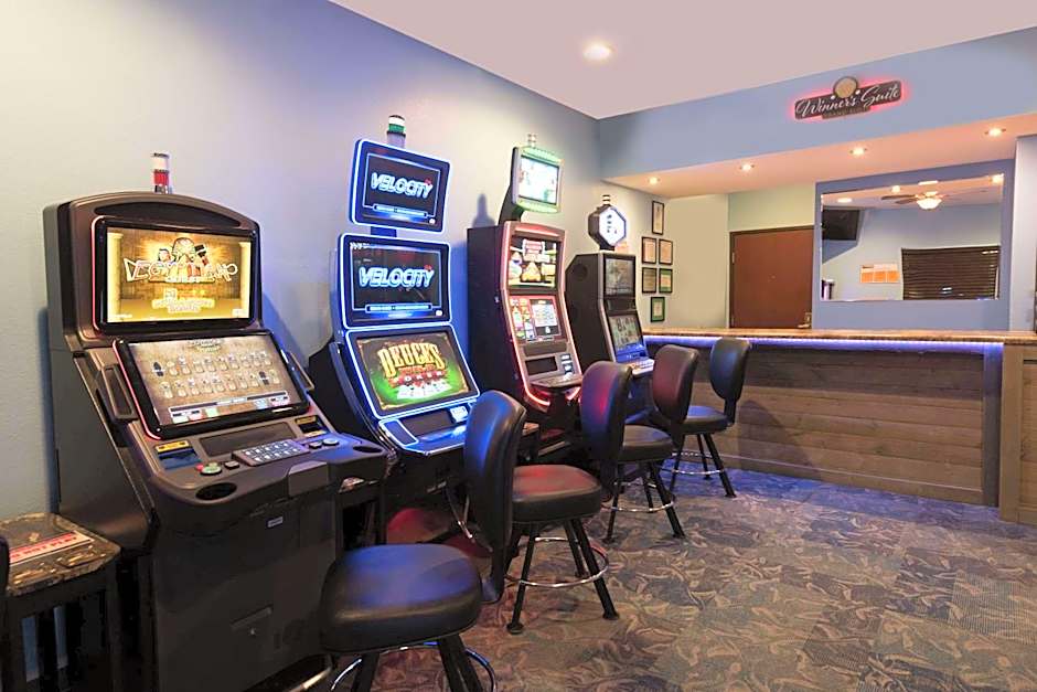 Seasons Inn & Suites Highland