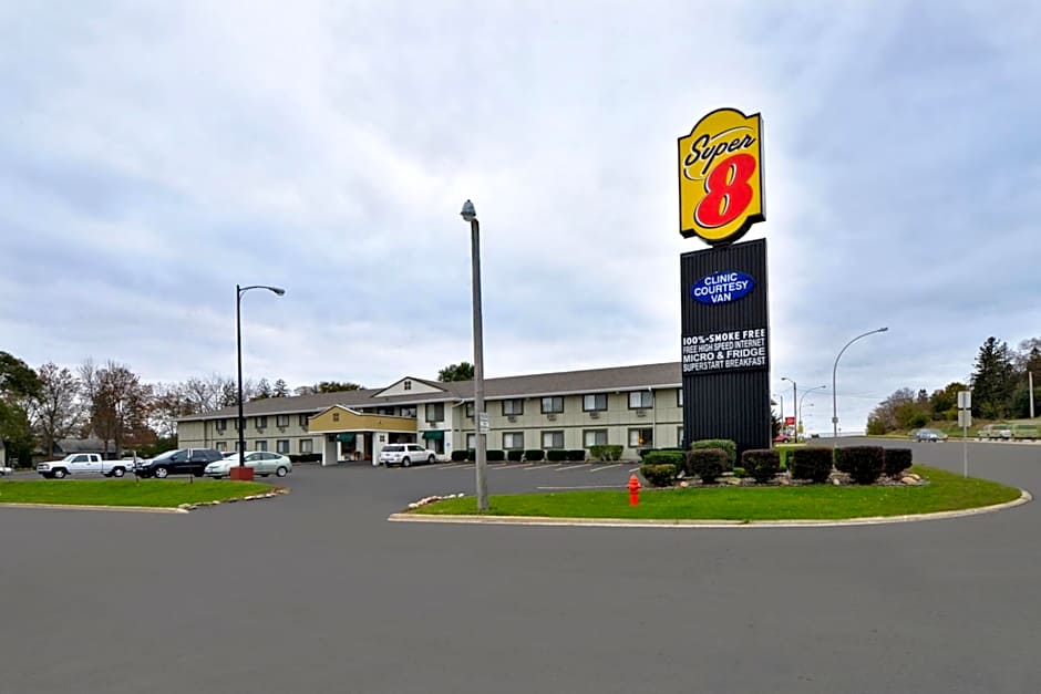 Super 8 by Wyndham Rochester Mayo Clinic Area