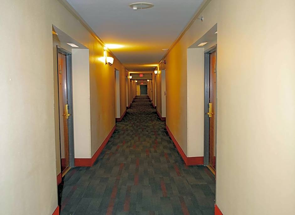 Ramada Plaza by Wyndham Garden Grove/Anaheim South