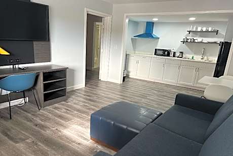 1 King Bed | Suite, Nsmk, Kitchen, Sofa-Bed