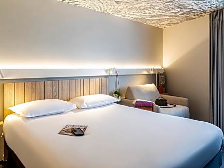 Standard Room with 1 double bed and 1 single bed