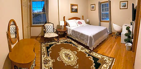 Deluxe Queen Room