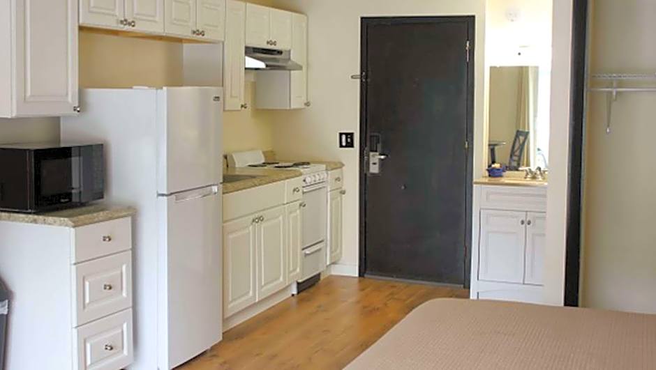 Colonial Inn Ellsworth