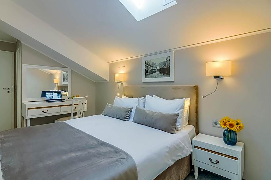 New Era Hotel Old Town - Covered paid parking within 10 minutes walk