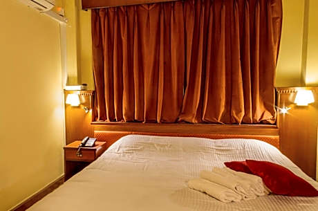 Budget Double Room with Private Bathroom