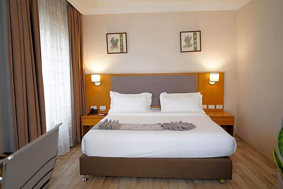 Mado Hotel