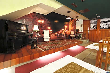 Hotel Nostalgia