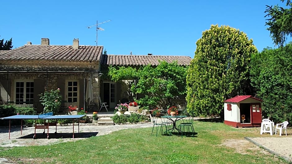 Mas Grimaud - Gîte- Studio et chambres d'hôtes familiales