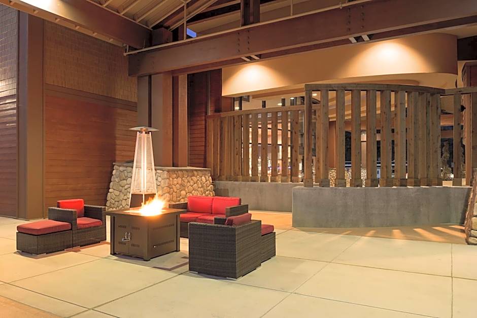 Holiday Inn Express Klamath Redwood Ntl Pk Area By IHG