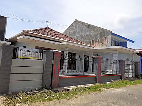 OYO Life 2724 Wisma Wijaya