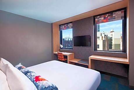 King Room with Roll-in Shower - Mobility and Hearing Accessible