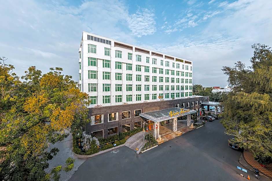 Van Phat Riverside Hotel