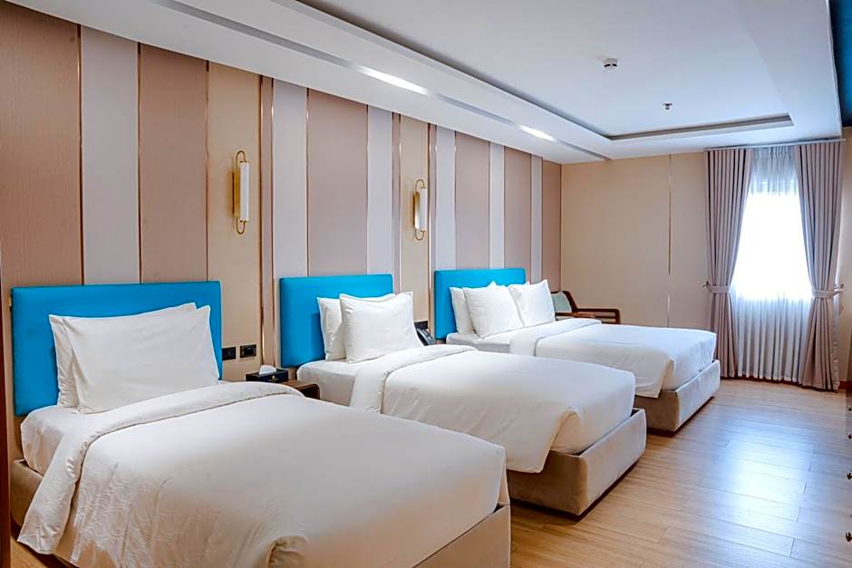 Photo 1 of 7 of 1 Queen Bed Suite