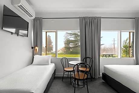 Standard Queen and Single Room