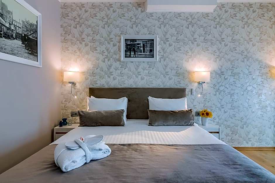 New Era Hotel Old Town - Covered paid parking within 10 minutes walk