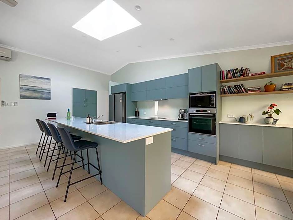 Bokarina Beach House - Family & Pet Friendly