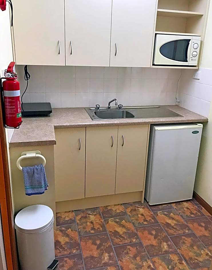 Lake Albert Motel
