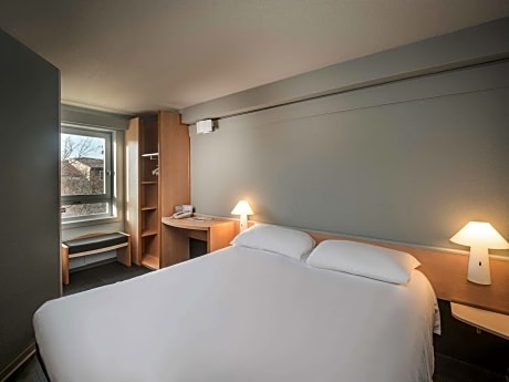 Standard Room with 1 double bed