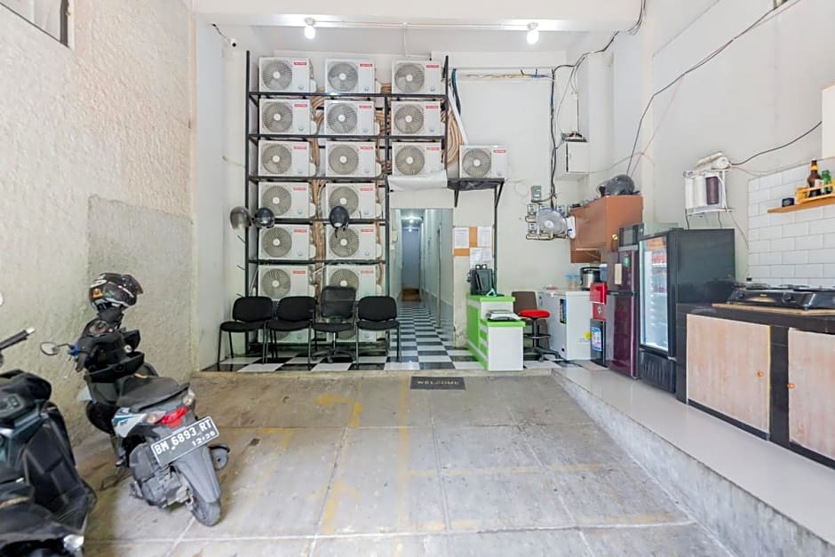 RedDoorz @ Stariez Kemang