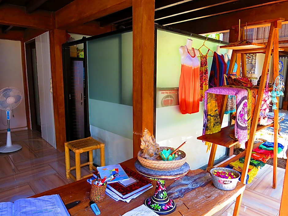 Amed Cafe & Hotel Kebun Wayan