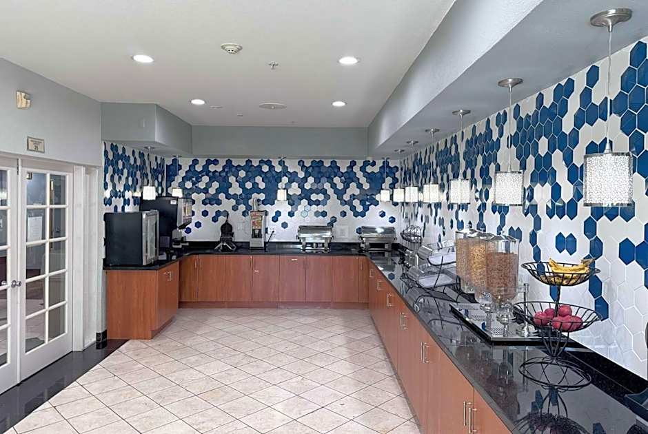 La Quinta Inn & Suites by Wyndham Tulare