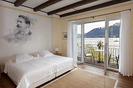 Superior Twin Room with Balcony and Lake View