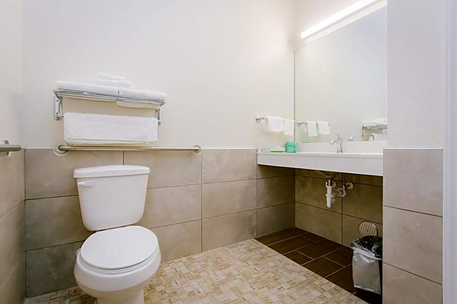 Scottish Inn & Suites